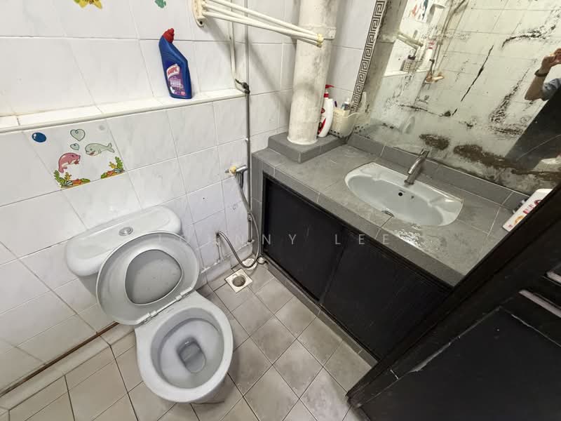 614 Woodlands Avenue 4, 614 Woodlands Avenue 4, 3 Bedrooms, 1,097 sqft, HDB Flat For Sale, by Johnny Lee, 500210660 - Bathroom - PropertyGuru.com.sg