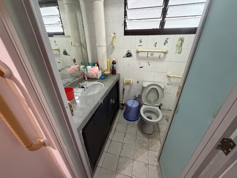 614 Woodlands Avenue 4, 614 Woodlands Avenue 4, 3 Bedrooms, 1,097 sqft, HDB Flat For Sale, by Johnny Lee, 500210660 - Bathroom - PropertyGuru.com.sg