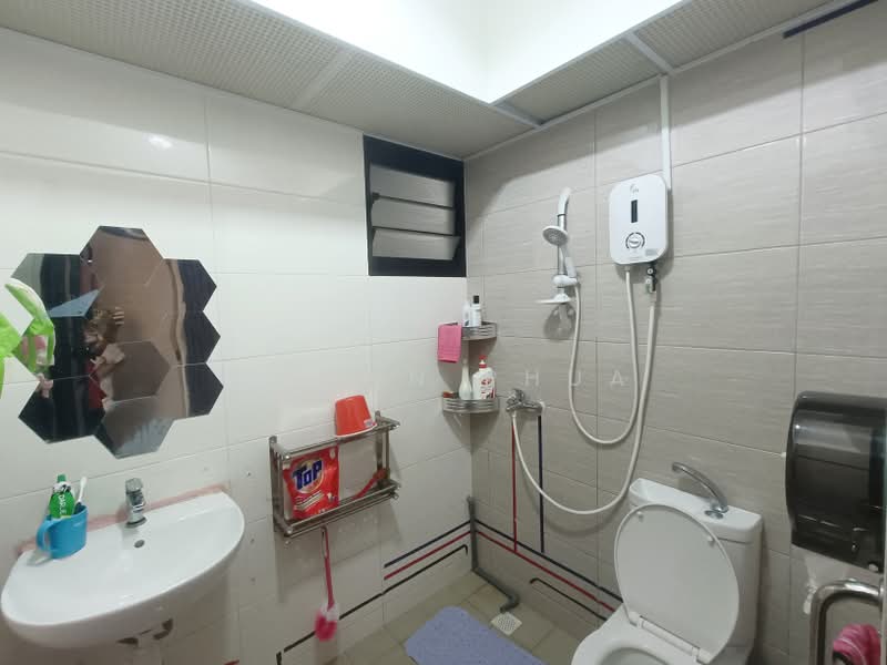 131C Canberra Crescent, 131C Canberra Crescent, 2 Bedrooms, 731 sqft, HDB Flat For Sale, by Shawn Phua, 500210680 - Bathroom - PropertyGuru.com.sg