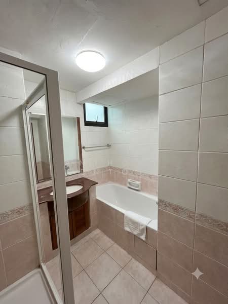 Eastvale, 31 Pasir Ris Drive 3, 3 Bedrooms, 1,292 sqft, Condominium For Sale, by Anthony Sentosa, 500210687 - Bathroom - PropertyGuru.com.sg