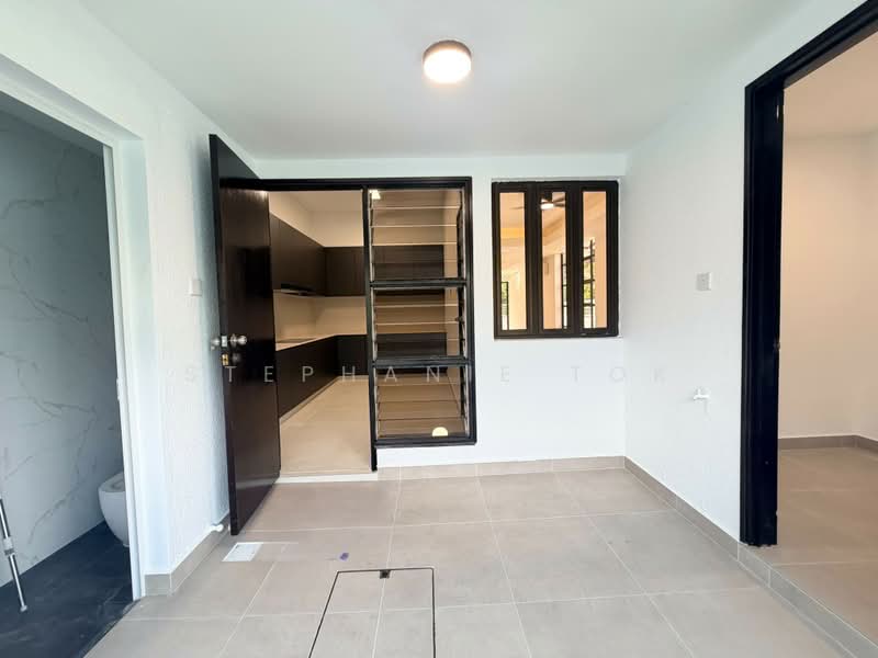 Beautiful 3 Storey Corner Terrace, Priced to Sell, Spacious Rooms, Wide Frontage, Excelleng Connectivity, 5 Bedrooms, 3,200 sqft, Corner Terrace For Sale, by Stephanie Tok, 500210688 - Kitchen - PropertyGuru.com.sg