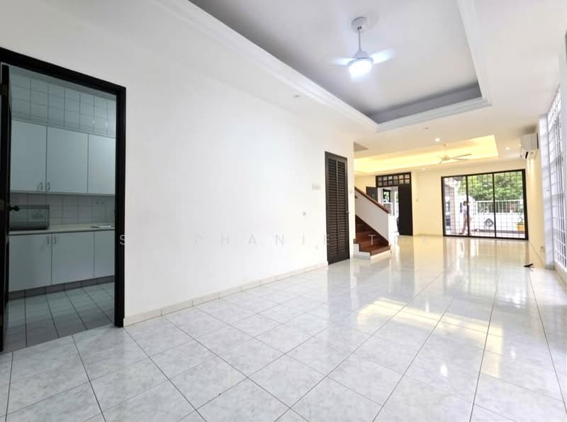 Beautiful 3 Storey Corner Terrace, Priced to Sell, Spacious Rooms, Wide Frontage, Excelleng Connectivity, 5 Bedrooms, 3,200 sqft, Corner Terrace For Sale, by Stephanie Tok, 500210688 - Living Room - PropertyGuru.com.sg