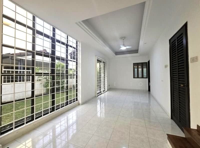 Beautiful 3 Storey Corner Terrace, Priced to Sell, Spacious Rooms, Wide Frontage, Excelleng Connectivity, 5 Bedrooms, 3,200 sqft, Corner Terrace For Sale, by Stephanie Tok, 500210688 - Living Room - PropertyGuru.com.sg