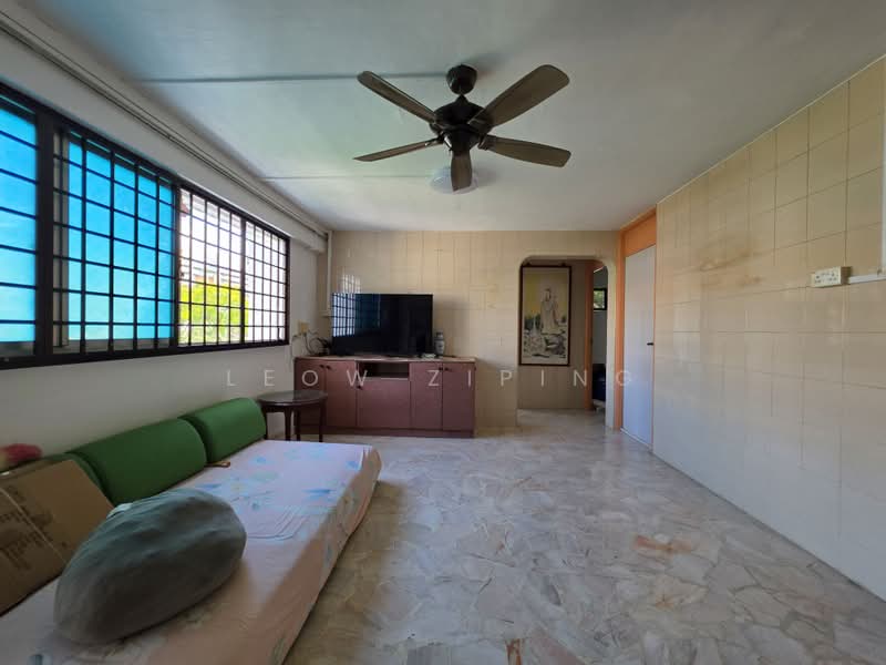 685 Hougang Street 61, 685 Hougang Street 61, 3 Bedrooms, 915 sqft, HDB Flat For Sale, by Leow Ziping, 500210689 - Living Room - PropertyGuru.com.sg