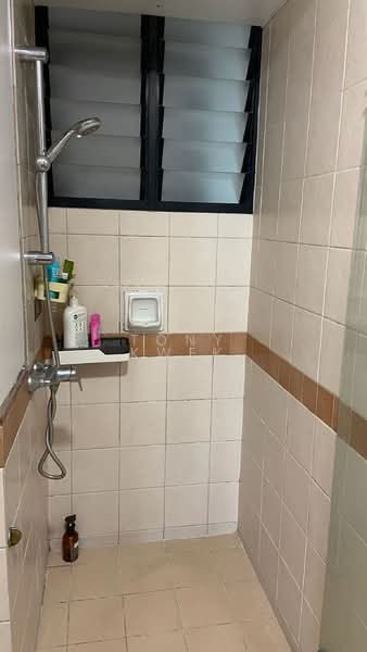 Woodsvale, 11 Woodlands Drive 72, Room Rental, 120 sqft, Condominium For Rent, by Tony Kwek, 500210692 - Bathroom - PropertyGuru.com.sg