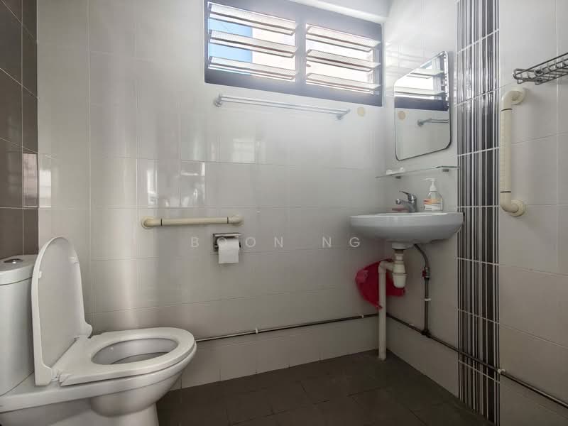 119 Bukit Batok West Avenue 6, 119 Bukit Batok West Avenue 6, Room Rental, 100 sqft, HDB Flat For Rent, by Boon Ng, 500210694 - Bathroom - PropertyGuru.com.sg