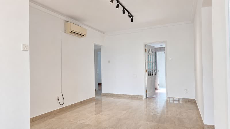 Regency Lodge, 17 Shanghai Road, 3 Bedrooms, 1,281 sqft, Apartment For Rent, by Daniel Ong, 500210697 - Living Room - PropertyGuru.com.sg