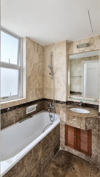 Regency Lodge, 17 Shanghai Road, 3 Bedrooms, 1,281 sqft, Apartment For Rent, by Daniel Ong, 500210697 - Bathroom - PropertyGuru.com.sg