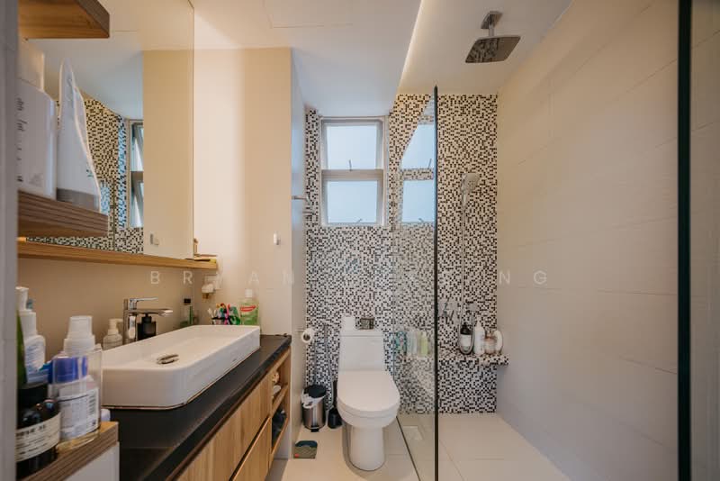 Ewe Boon Regent, 31 Ewe Boon Road, 3 Bedrooms, 1,141 sqft, Condominium For Sale, by Bryan Luke Ng, 500210698 - Master Bathroom - PropertyGuru.com.sg