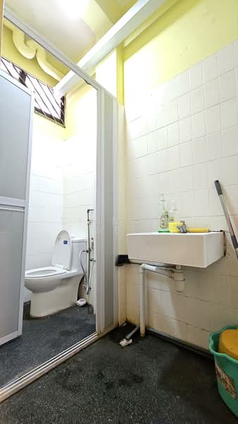 145 Teck Whye Avenue, Teck Whye Avenue, 1,485 sqft, Shop / Shophouse For Sale, by Stanley Wee, 500210704 - Bathroom - CommercialGuru.com.sg