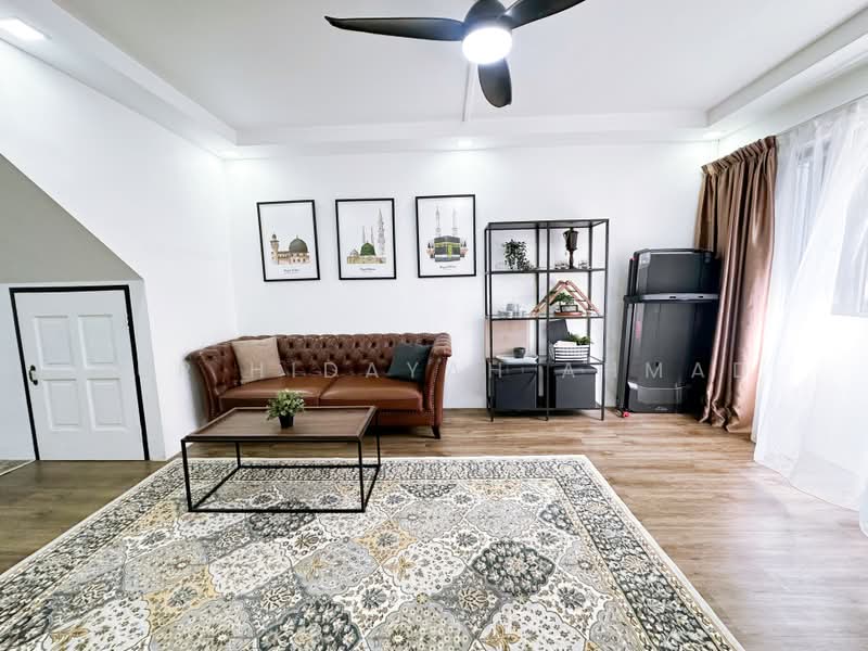 558 Hougang Street 51, 558 Hougang Street 51, 4 Bedrooms, 1,593 sqft, HDB Flat For Sale, by Nur Hidayah Ahmad, 500210707 - Living Room - PropertyGuru.com.sg