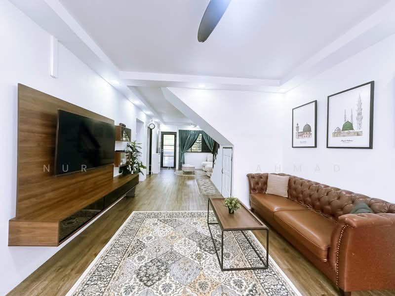 558 Hougang Street 51, 558 Hougang Street 51, 4 Bedrooms, 1,593 sqft, HDB Flat For Sale, by Nur Hidayah Ahmad, 500210707 - Living Room - PropertyGuru.com.sg