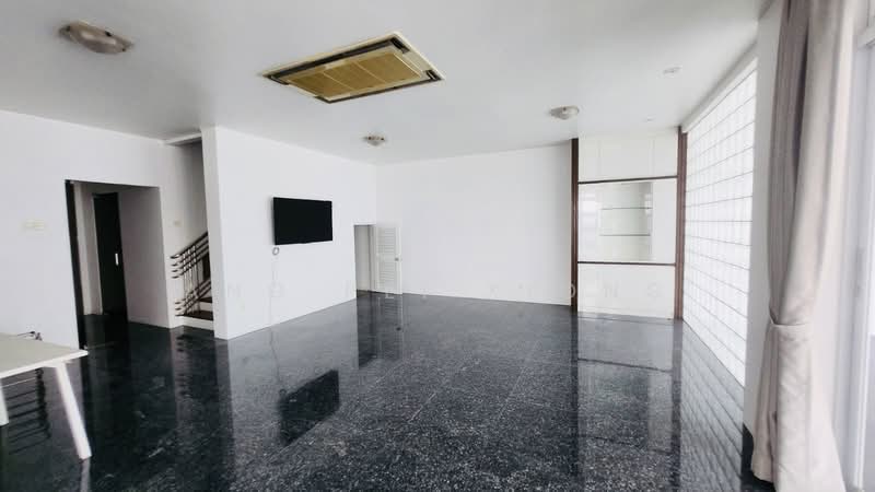 East Coast Hill, Sennett Avenue, 6 Bedrooms, 11,200 sqft, Semi-Detached House For Sale, by Ang Pei Xiong, 500210714 - Living Room - PropertyGuru.com.sg