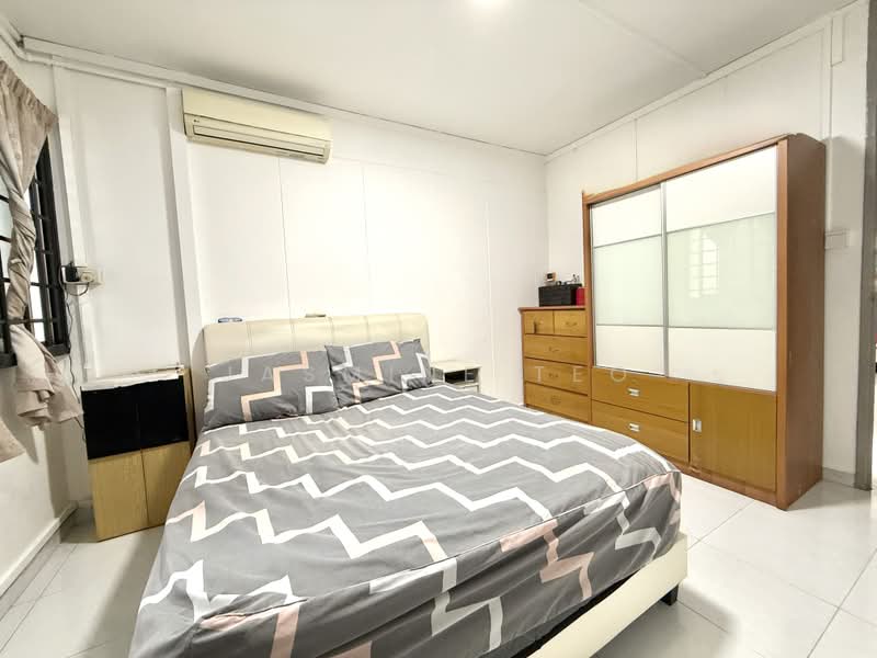711 Jurong West Street 71, 711 Jurong West Street 71, 3 Bedrooms, 1,119 sqft, HDB Flat For Sale, by Jasmine Teo, 500210718 - Bedroom - PropertyGuru.com.sg