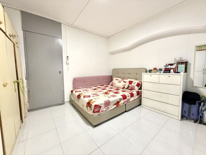 711 Jurong West Street 71, 711 Jurong West Street 71, 3 Bedrooms, 1,119 sqft, HDB Flat For Sale, by Jasmine Teo, 500210718 - Bedroom - PropertyGuru.com.sg