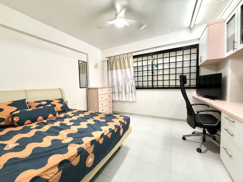 711 Jurong West Street 71, 711 Jurong West Street 71, 3 Bedrooms, 1,119 sqft, HDB Flat For Sale, by Jasmine Teo, 500210718 - Bedroom - PropertyGuru.com.sg