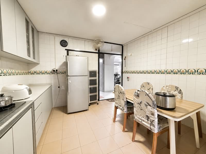 711 Jurong West Street 71, 711 Jurong West Street 71, 3 Bedrooms, 1,119 sqft, HDB Flat For Sale, by Jasmine Teo, 500210718 - Kitchen - PropertyGuru.com.sg