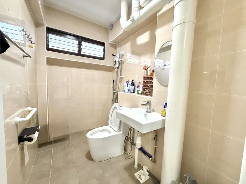 711 Jurong West Street 71, 711 Jurong West Street 71, 3 Bedrooms, 1,119 sqft, HDB Flat For Sale, by Jasmine Teo, 500210718 - Bathroom - PropertyGuru.com.sg