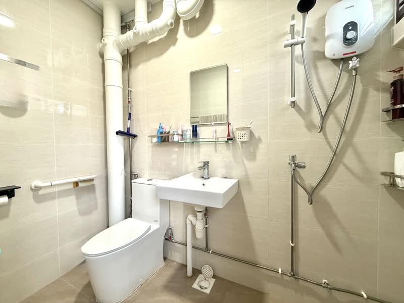 711 Jurong West Street 71, 711 Jurong West Street 71, 3 Bedrooms, 1,119 sqft, HDB Flat For Sale, by Jasmine Teo, 500210718 - Bathroom - PropertyGuru.com.sg