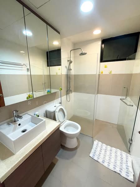 Simei Green Condominium, 1 Simei Street 4, 3 Bedrooms, 969 sqft, Condominium For Rent, by Richard Ho, 500210729 - Master Bathroom - PropertyGuru.com.sg