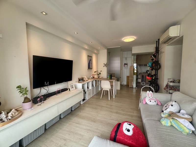 451B Sengkang West Way, 451B Sengkang West Way, 3 Bedrooms, 990 sqft, HDB Flat For Sale, by Michelle Guo, 500210732 - Living Room - PropertyGuru.com.sg
