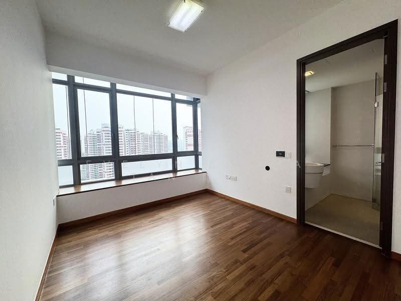 Spacious Master Ensuite fits King Bed