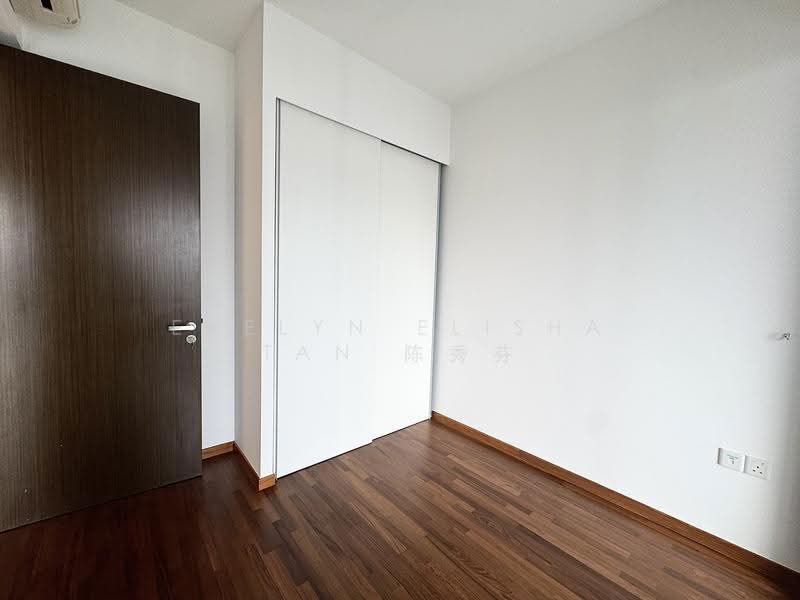 Common Bedroom fits Queen sized Bed