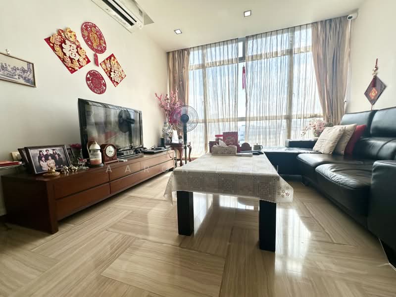 Hillview Regency, 26 Bukit Batok East Avenue 2, 3 Bedrooms, 1,130 sqft, Condominium For Sale, by Aaron Loon, 500210745 - Living Room - PropertyGuru.com.sg
