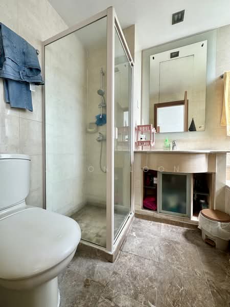 Hillview Regency, 26 Bukit Batok East Avenue 2, 3 Bedrooms, 1,130 sqft, Condominium For Sale, by Aaron Loon, 500210745 - Bathroom - PropertyGuru.com.sg