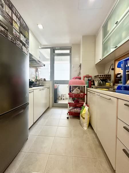 Hillview Regency, 26 Bukit Batok East Avenue 2, 3 Bedrooms, 1,130 sqft, Condominium For Sale, by Aaron Loon, 500210745 - Kitchen - PropertyGuru.com.sg