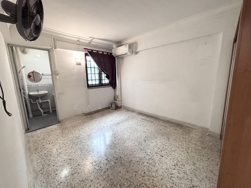 547 Ang Mo Kio Avenue 10, 547 Ang Mo Kio Avenue 10, 2 Bedrooms, 925 sqft, HDB Flat For Rent, by Calvin Ng, 500210755 - Master bedroom - PropertyGuru.com.sg