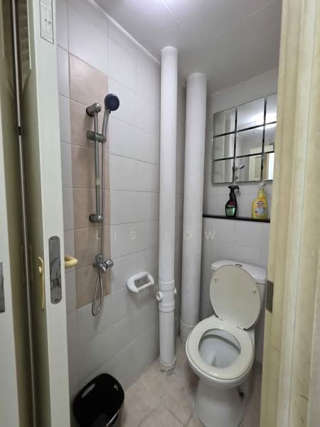 Lilydale, 550 Yishun Ave 6, 3 Bedrooms, 1,227 sqft, Condominium For Rent, by Lis Low, 500210758 - Bathroom - PropertyGuru.com.sg