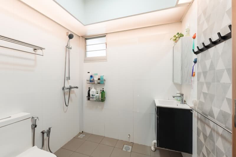 152C Bedok South Road, 152C Bedok South Road, 3 Bedrooms, 1,216 sqft, HDB Flat For Sale, by Karen Chua, 500210759 - Bathroom - PropertyGuru.com.sg