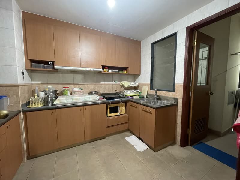 East Meadows, 30 Tanah Merah Kechil Road, 3 Bedrooms, 1,356 sqft, Condominium For Sale, by Jeslyn Tan, 500210766 - Kitchen - PropertyGuru.com.sg