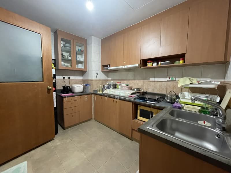 East Meadows, 30 Tanah Merah Kechil Road, 3 Bedrooms, 1,356 sqft, Condominium For Sale, by Jeslyn Tan, 500210766 - Kitchen - PropertyGuru.com.sg