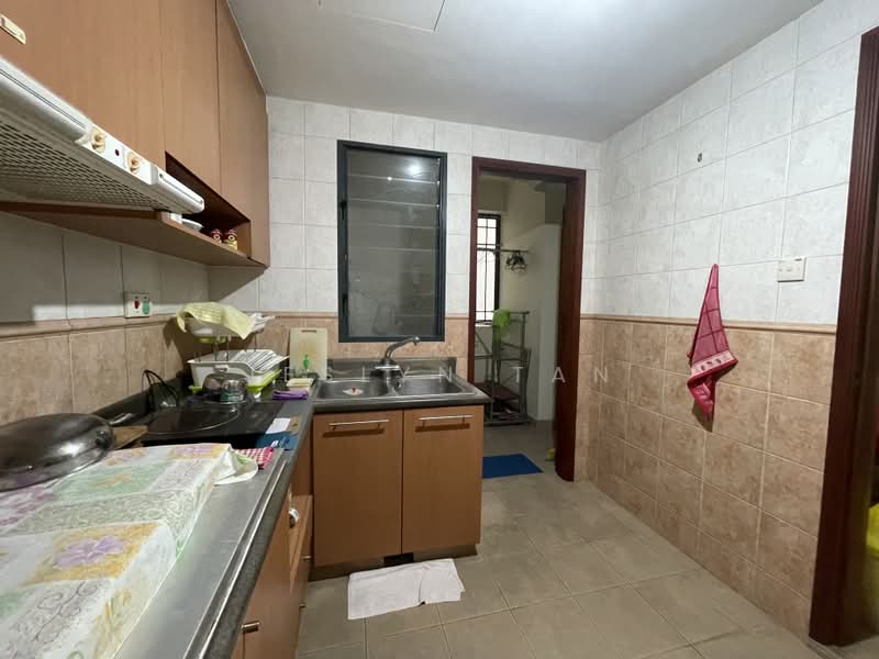 East Meadows, 30 Tanah Merah Kechil Road, 3 Bedrooms, 1,356 sqft, Condominium For Sale, by Jeslyn Tan, 500210766 - Kitchen - PropertyGuru.com.sg