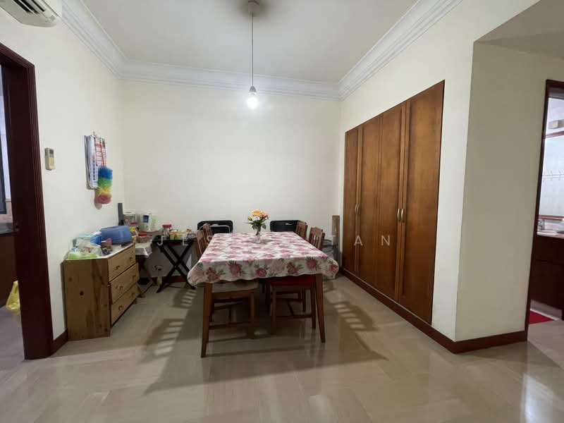 East Meadows, 30 Tanah Merah Kechil Road, 3 Bedrooms, 1,356 sqft, Condominium For Sale, by Jeslyn Tan, 500210766 - Dining Room - PropertyGuru.com.sg