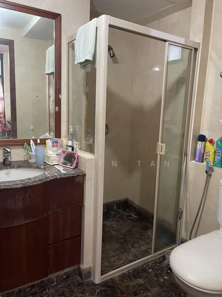 East Meadows, 30 Tanah Merah Kechil Road, 3 Bedrooms, 1,356 sqft, Condominium For Sale, by Jeslyn Tan, 500210766 - Bathroom - PropertyGuru.com.sg