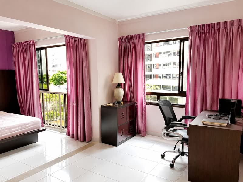 640 Choa Chu Kang Street 64, 640 Choa Chu Kang Street 64, 2 Bedrooms, 1,076 sqft, HDB Flat For Sale, by Ailsa Ang, 500210776 - Master Bedroom With Study Area - PropertyGuru.com.sg