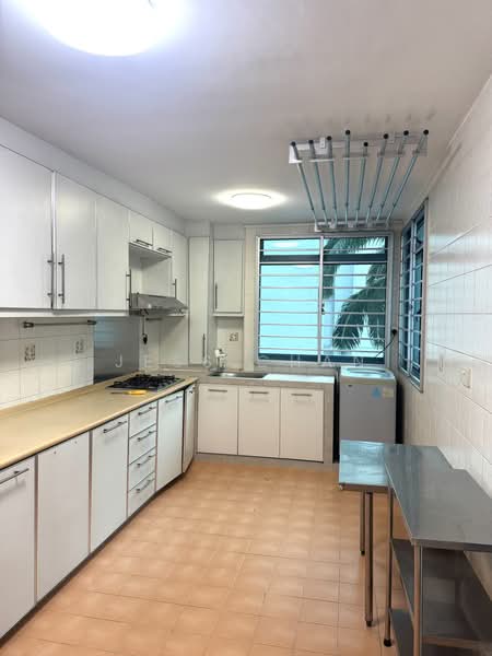 183 Edgefield Plains, 183 Edgefield Plains, 3 Bedrooms, 1,184 sqft, HDB Flat For Rent, by Jess Chan, 500210785 - Kitchen - PropertyGuru.com.sg