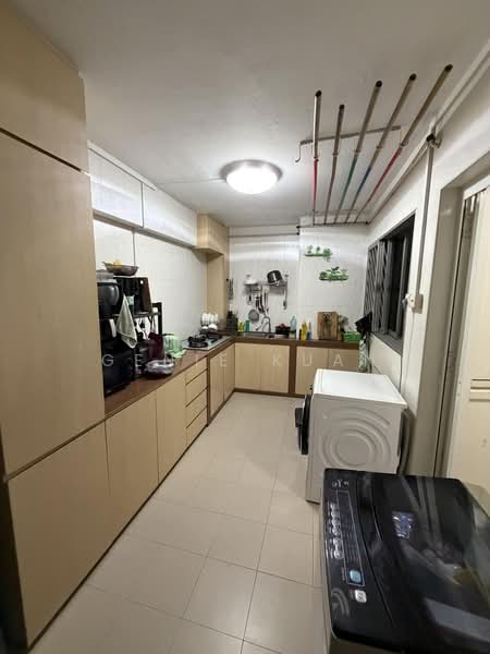 426 Bukit Batok West Avenue 2, 426 Bukit Batok West Avenue 2, Dairy Farm / Bukit Panjang / Choa Chu Kang, 3 Bedrooms, 1,399 sqft, HDB Flat For Sale, by Genie Kuan, 500210790 - Kitchen - PropertyGuru.com.sg