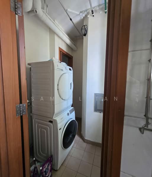 Queens, 16 Stirling Road, Room Rental, 100 sqft, Condominium For Rent, by Samuel Tan, 500210805 - Washing Machine and Dryer - PropertyGuru.com.sg
