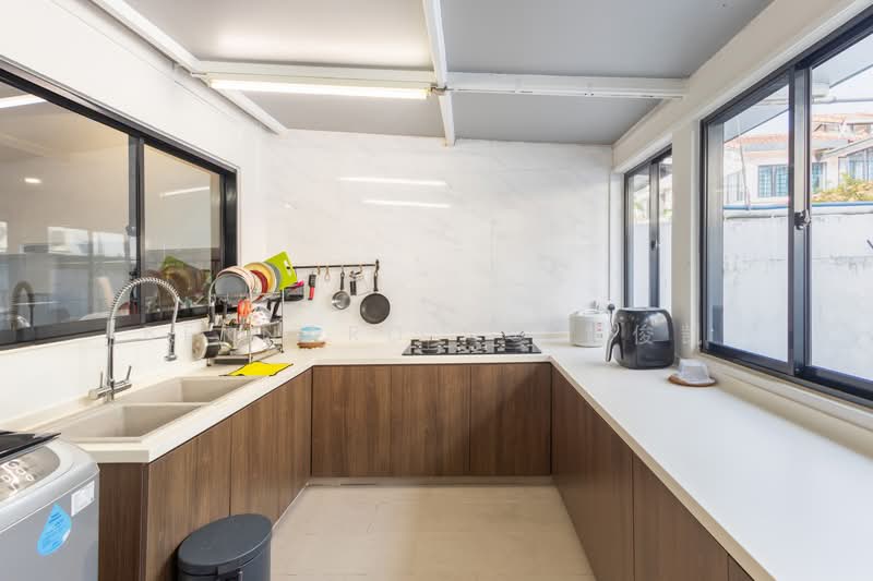 D19 Landed for sale! Within 1km Maris Stella, short walk to Bartley MRT!, How Sun Drive, Lorong How Sun, Bartley Road, 5 Bedrooms, 3,200 sqft, Terraced House For Sale, by Bernard Ng 黄俊凯, 500210807 - Kitchen - PropertyGuru.com.sg