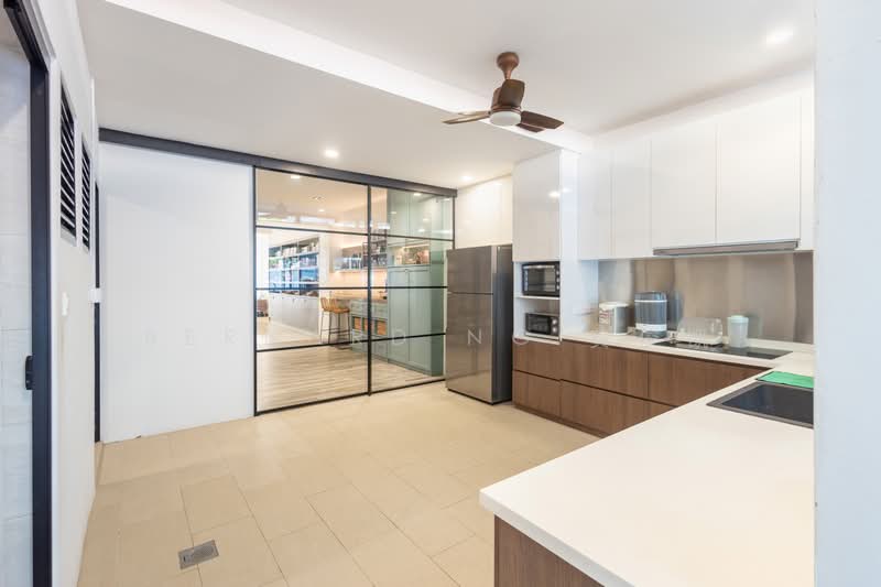 D19 Landed for sale! Within 1km Maris Stella, short walk to Bartley MRT!, How Sun Drive, Lorong How Sun, Bartley Road, 5 Bedrooms, 3,200 sqft, Terraced House For Sale, by Bernard Ng 黄俊凯, 500210807 - Kitchen - PropertyGuru.com.sg