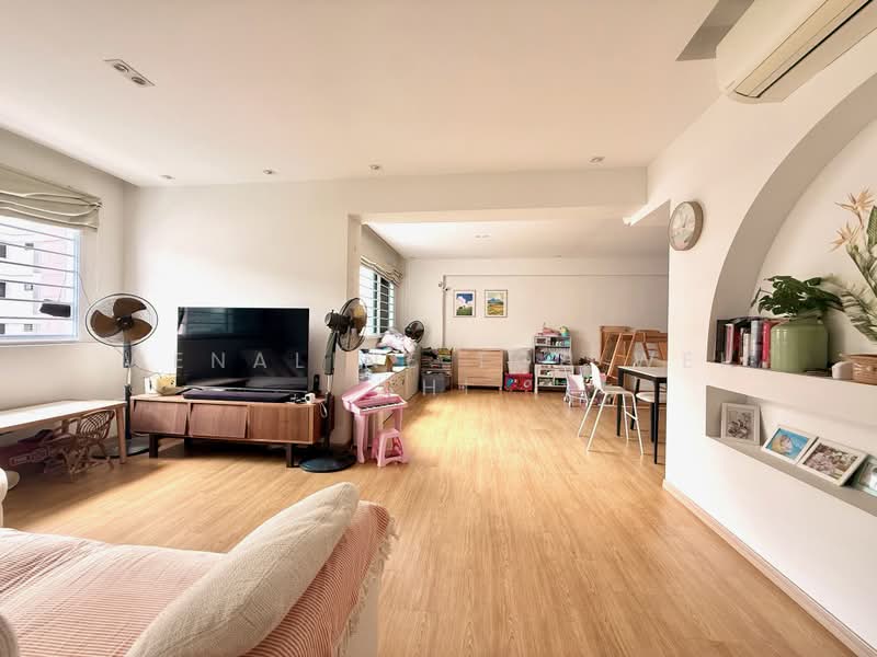 941 Hougang Street 92, 941 Hougang Street 92, 3 Bedrooms, 1,302 sqft, HDB Flat For Sale, by Wenaline Toh Wei Shi, 500210820 - Living Room - PropertyGuru.com.sg