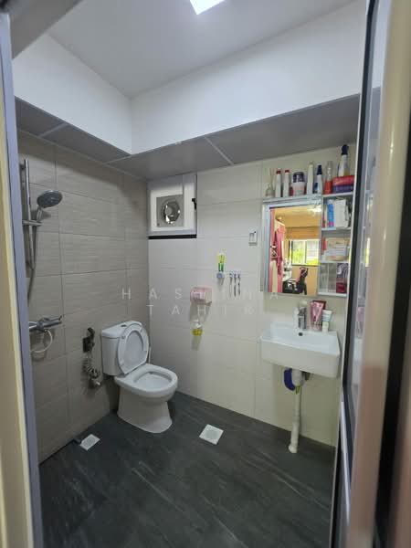 132A Canberra Crescent, 132A Canberra Crescent, 2 Bedrooms, 732 sqft, HDB Flat For Sale, by Haslina Tahir, 500210829 - Bathroom - PropertyGuru.com.sg