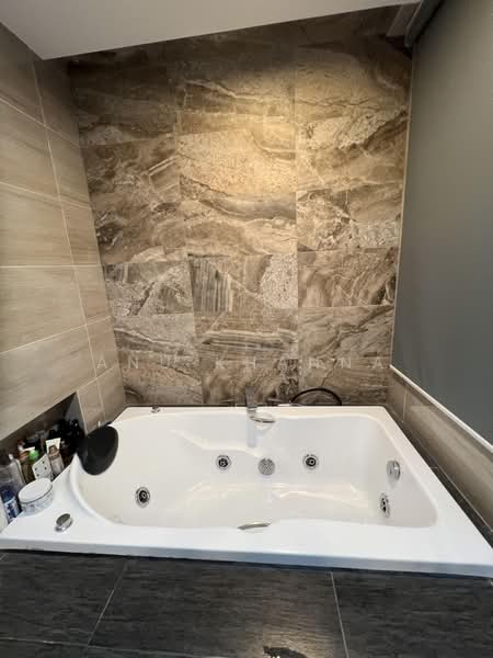 Waterview, 93 Tampines Avenue 1, 5 Bedrooms, 4,155 sqft, Condominium For Sale, by Anu Khanna, 500210838 - Bathroom - PropertyGuru.com.sg