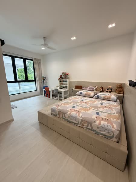 Semi-D at Pasir Panjang Road. Near Haw Par Villa MRT station, Pasir Panjang Road, 6 Bedrooms, 2,766 sqft, Semi-Detached House For Sale, by Wang Meifang (Fae), 500210840 - Bedroom - PropertyGuru.com.sg