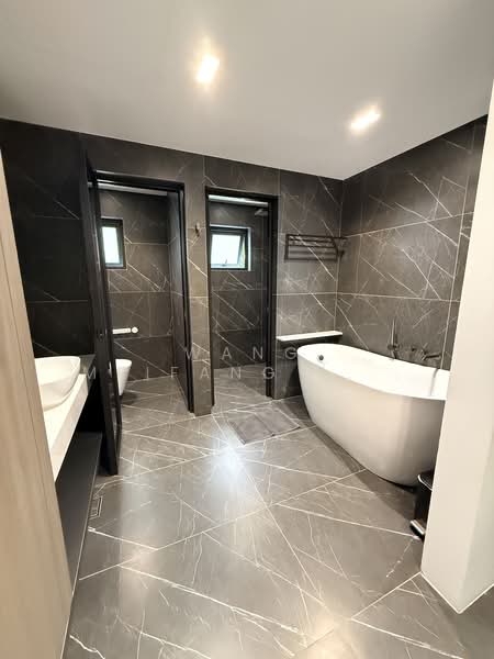 Semi-D at Pasir Panjang Road. Near Haw Par Villa MRT station, Pasir Panjang Road, 6 Bedrooms, 2,766 sqft, Semi-Detached House For Sale, by Wang Meifang (Fae), 500210840 - Bathroom - PropertyGuru.com.sg
