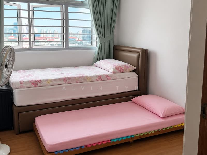 451B Bukit Batok West Avenue 6, 451B Bukit Batok West Avenue 6, 3 Bedrooms, 1,237 sqft, HDB Flat For Sale, by Alvin Tyh, 500210848 - Bedroom - PropertyGuru.com.sg